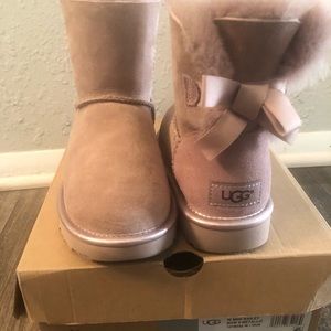 Blush Ugg’s women’s size 6